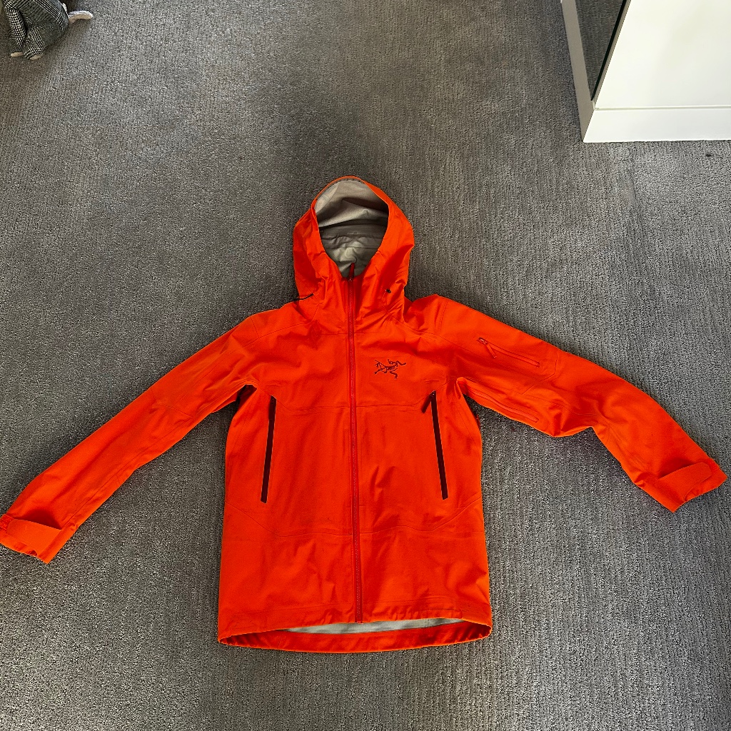 Arc’teryx Men’s Sabre Jacket 2022 (Size Small)